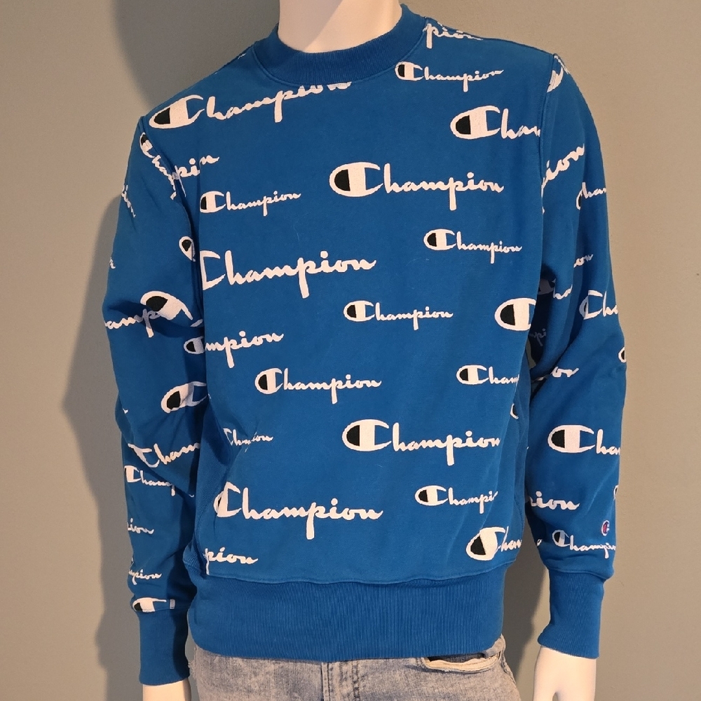 Champion Blue Crewneck Sweatshirt with Iconic Logo Design